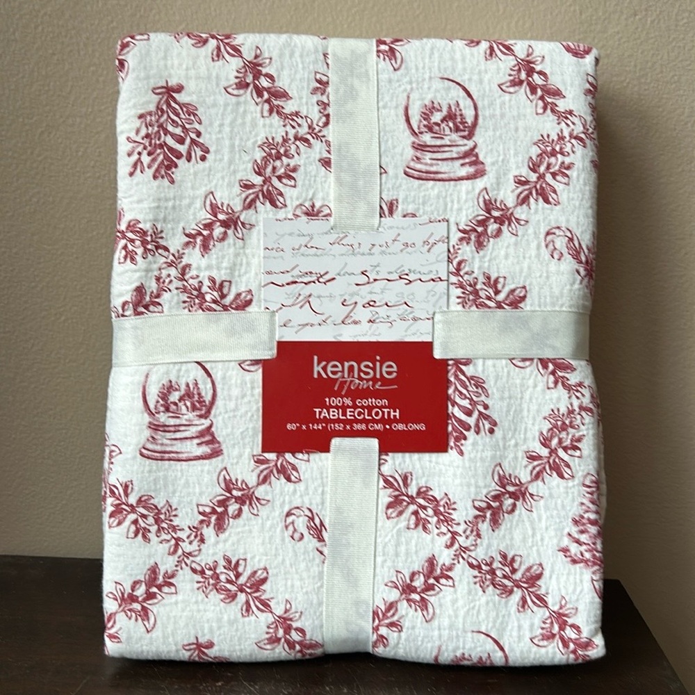 Kensie Tablecloth Christmas Globe Holly Candy Cane 60”x144” New